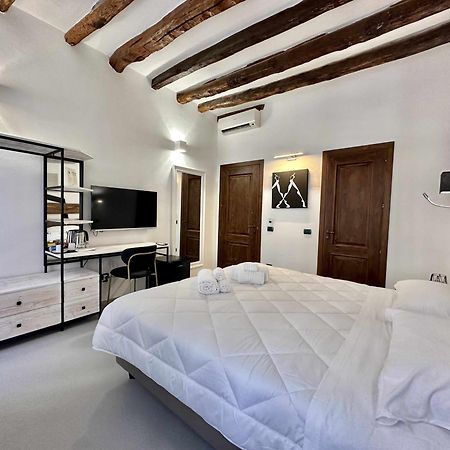 C&O Savoia Deluxe Rooms Cagliari Exterior foto