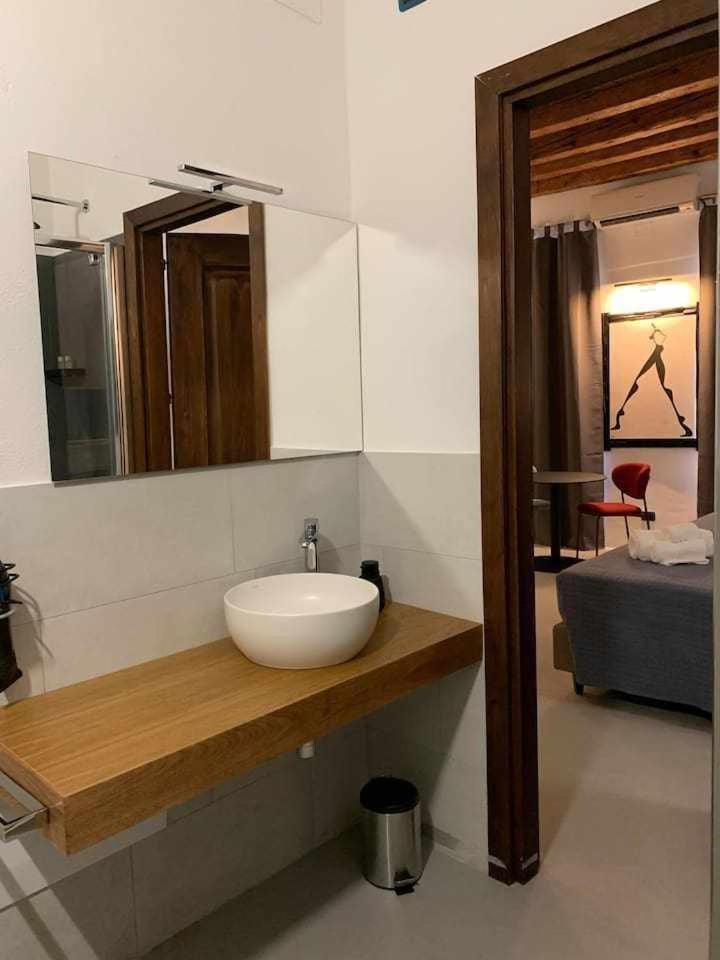 C&O Savoia Deluxe Rooms Cagliari Exterior foto